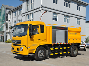 市政吸污車如何進(jìn)行日常清洗？